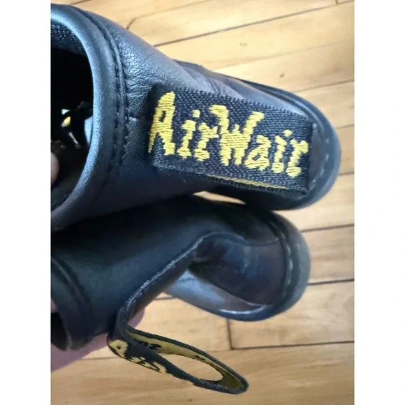 Dr. Martens black combat boots heart laces - Picture 6 of 10